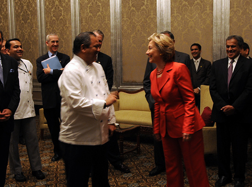 Secy Clinton meets master chef at Taj Mahal who was a hero during last terror attack [state dept. photo]